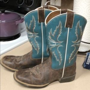 Justin’s girls boots size 3D